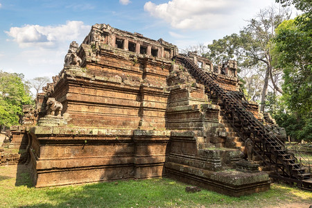 Phipeaks寺庙的废墟是夏日Cambodi的夏日SemREA中复杂的gkorwat的Khmer古老寺庙图片