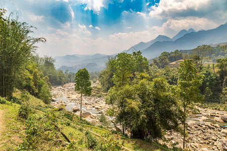 萨巴山河laocivetnam在夏天的一图片