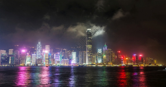 夏天晚上在香港的胜利全景图片