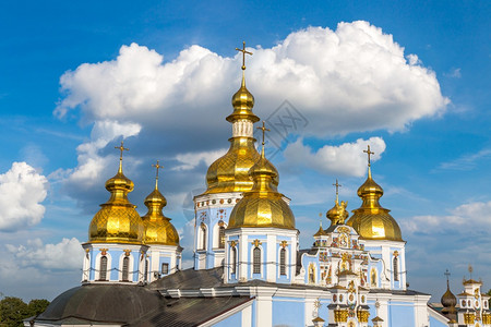 圣迈克尔正统修道院在基辅一个美丽的夏日中乌克林图片