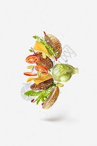 自然有机卷心菜的创意成分以拳击手套的形式在白色背景之上击打大型自制汉堡包复空间匹配快速和健康的素食拳击手套作为天然卷心菜正在击打图片