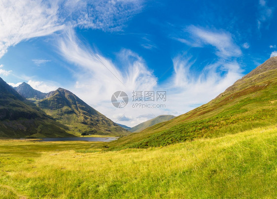 在苏格兰高地的夏天在美丽日中统一王国图片