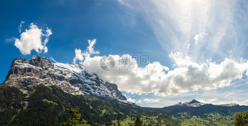 南边布伦宁山谷附近的吉姆梅尔瓦德和穆伦村附近山的全景图片