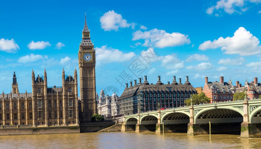 伦敦大蜂议会楼和威斯敏特桥夏日美景图片
