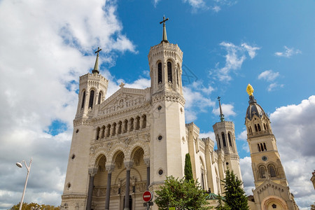 在美丽的夏日里兰特的Lyon4Vevir夫人的basilcbslc在一个美丽的夏季日子里图片