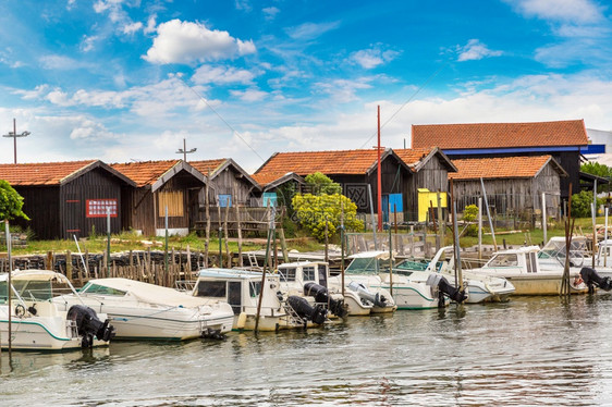 在Arcahon湾的牡蛎村在美丽的夏日法兰西图片