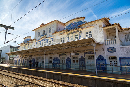 阿维罗的火车站在美丽的夏日里图片