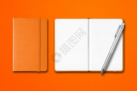 橙闭和开线笔记本用钢隔绝在多彩背景上橙闭和开笔用隔绝在多彩背景上图片