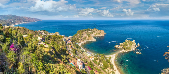 在美丽的夏季天西里岛的托尔米纳伊索拉贝图片