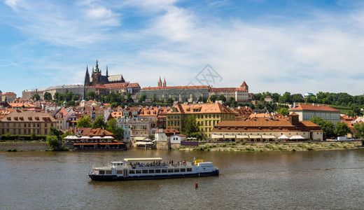 在一个美丽的夏日中Czech图片