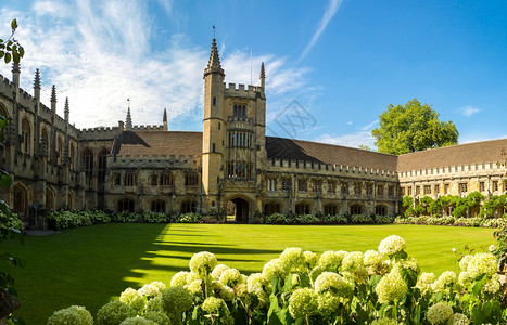马格达莱恩大学牛津郡英格兰联合王国高清图片