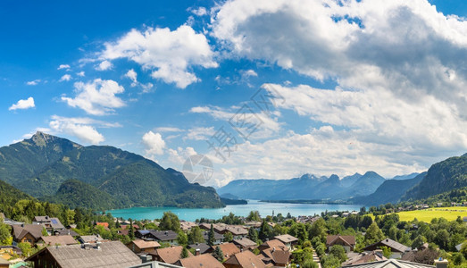 在美丽的夏日中对狼群湖萨勒兹卡默古特湖奥斯里亚的观测图片