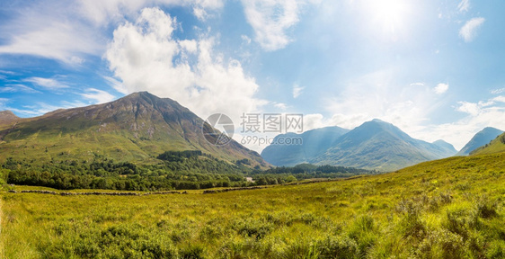 在苏格兰高地的夏天在美丽日中统一王国图片