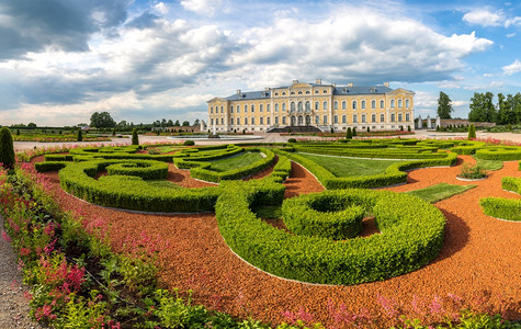 拉特维亚宫殿花园全景图片