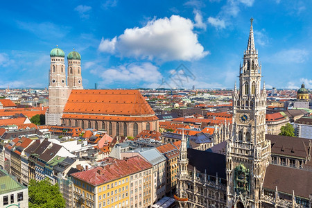 在慕尼西的marienpltz市政厅和frauenkich空中观察在一个美丽的夏季日子里德国图片