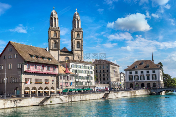 苏黎世著名的大教堂在美丽的夏日瑞士图片