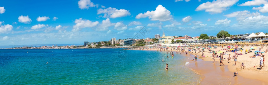 estorilPtugalJune2106在美丽的夏季日中在Estoril的公共海滩在June2016年月日的Portugal图片
