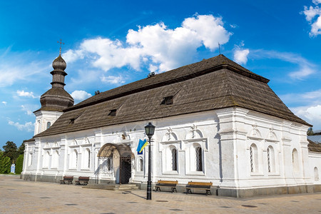 圣迈克尔正统修道院在基辅一个美丽的夏日中乌克林图片