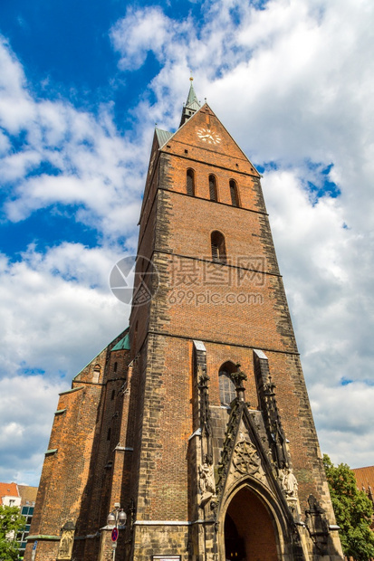 马克特契切教堂在市广场的上在一个美丽的夏日德国图片