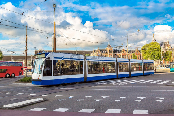 美丽的阿姆斯特丹城市的电车图片