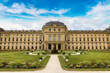 在沃兹堡的豪宅宫殿在一个美丽的夏日德国图片