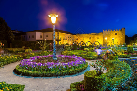 圣巴拉花园和城堡在一个美丽的夏日夜晚布拉加图片