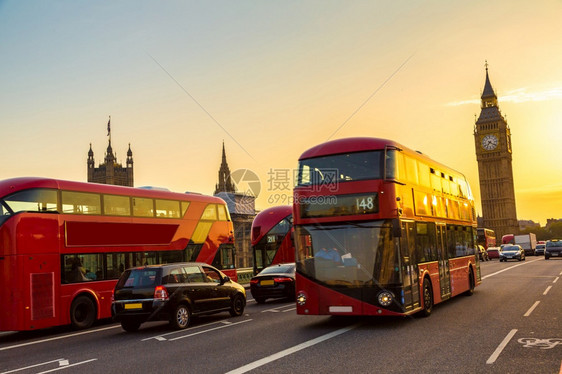 英国伦敦的红色双甲板大客车++图片