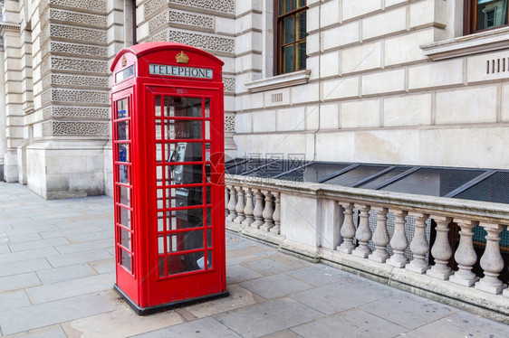 伦敦的红色电话箱包在一个美丽的夏天伦敦英国联合王图片