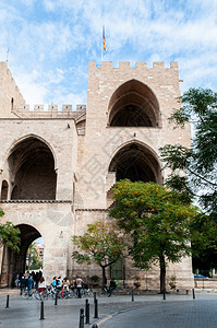 201年8月3日在瓦伦西亚古城墙12个大门之一的古城墙12个大门之一瓦伦西亚班牙塞拉诺斯或门也称为塞拉诺斯古城的塔图片