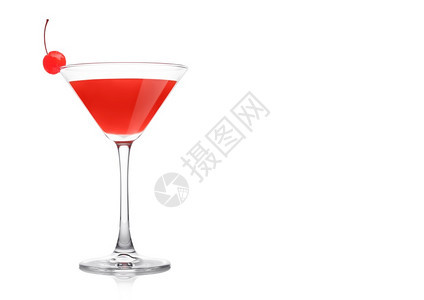 经典晶玻璃中的国际鸡尾酒白色背景上有粉红樱桃文本空间图片