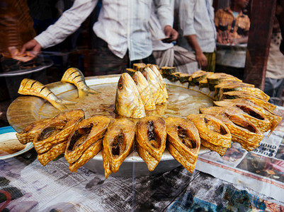 Bengali当地食品在达卡市场销售图片
