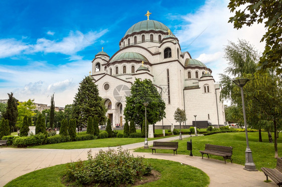 塞尔维亚贝尔格莱德的圣萨瓦东正教教堂在一个美丽的夏日图片