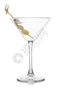 伏特加马提尼酒鸡尾在经典玻璃杯里橄榄在竹棍上白色背景的竹棍上图片