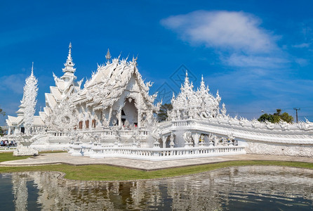 夏日清莱的白寺watrongkhu图片