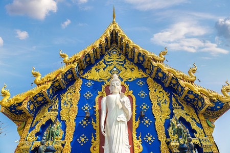 蓝殿在清莱夏日泰国的清莱图片