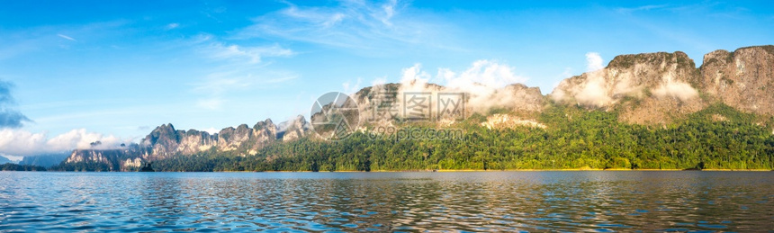 夏日在泰国切罗兰湖大草原坝乔苏克公园图片