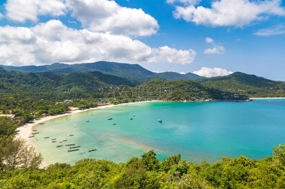 夏日在泰国港邦岛Kohpan岛的泛光海滩全景图片