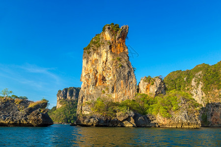 夏日的海滨克拉比泰兰图片