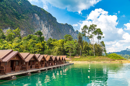夏日在泰国的Chiowlan湖rtchpr大坝kuso公园图片