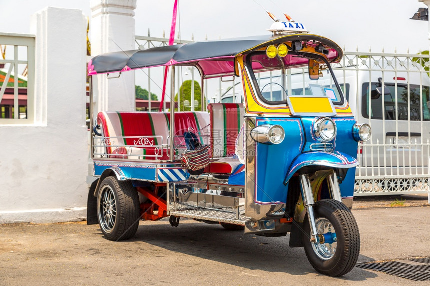 泰国传统出租三轮摩托车图片