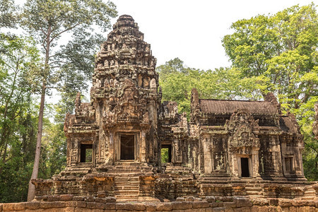 Thoman寺庙的废墟是夏日Cambodi的夏日Sem收成中复杂的Agkorwat的Khmer古老寺庙图片