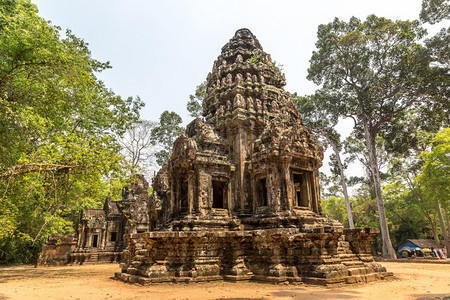 Thoman寺庙的废墟是夏日Cambodi的夏日Sem收成中复杂的Agkorwat的Khmer古老寺庙图片