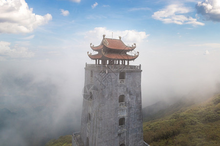 夏日在萨帕拉奥卡伊维特南的fancip有线汽车站附近图片