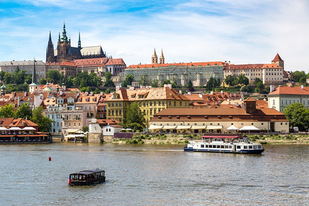 在一个美丽的夏日中Czech图片