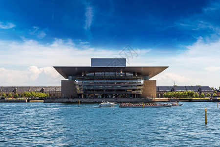 歌剧院是世界上最现代的歌剧之一夏季日以纳格农登马克图片
