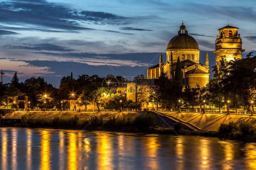 晚上在意大利的verona