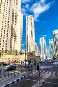 阿拉伯城市道路和高楼大夏背景图片