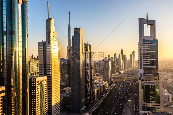夏日杜拜市中心的空观察阿拉伯联合酋长国图片