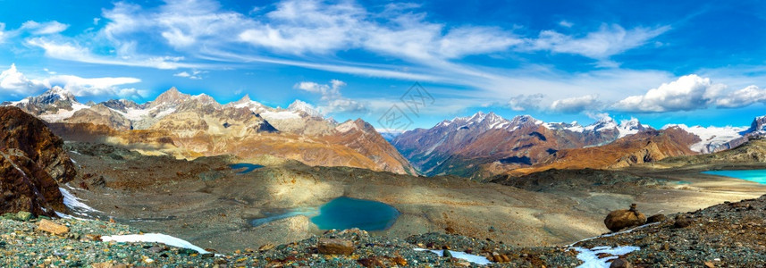 山地和湖在瑞士美丽的一天图片
