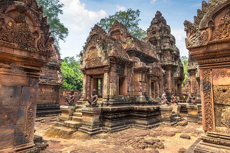 柬埔寨暹粒吴哥窟的banteaysrei寺庙图片